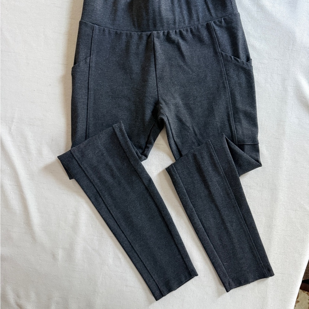 Women’s LOFT Lou & Grey pocket leggings in charcoal gray size S euc